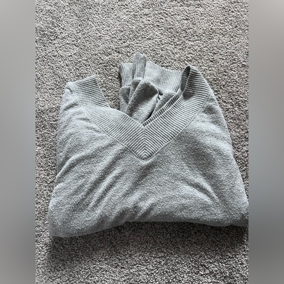 Planet Heart V Neck Sweater - Picture 10 of 10